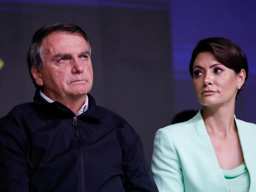 Michelle deixa de seguir Bolsonaro no Instagram e levanta suspeita de crise