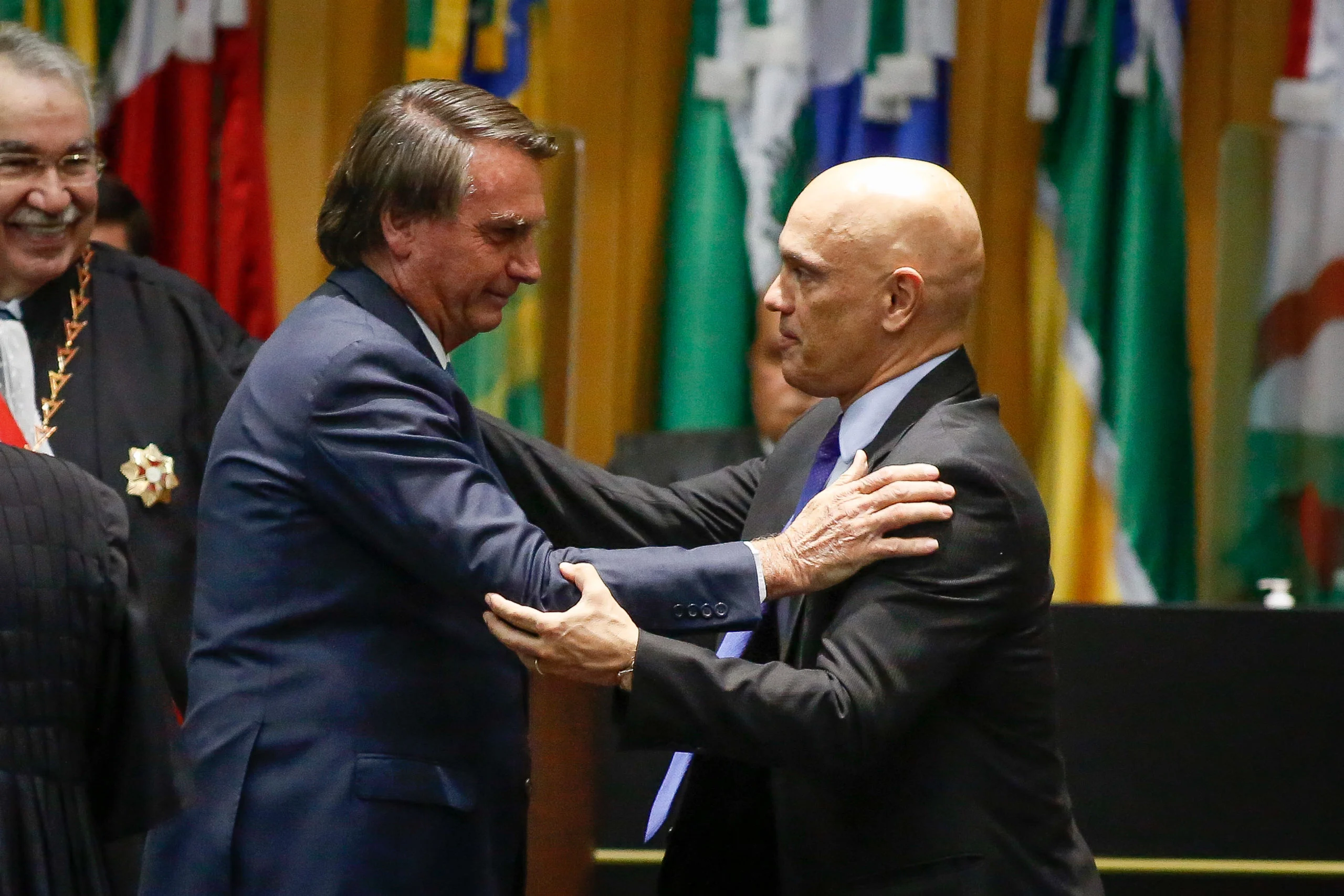 Bolsonaro deve responder no TSE por ações que podem levá-lo à inelegibilidade