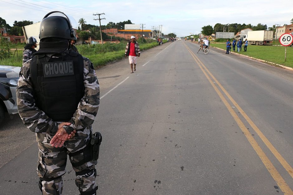 Forças estaduais de segurança atuam para desbloquear rodovias, diz SSP
