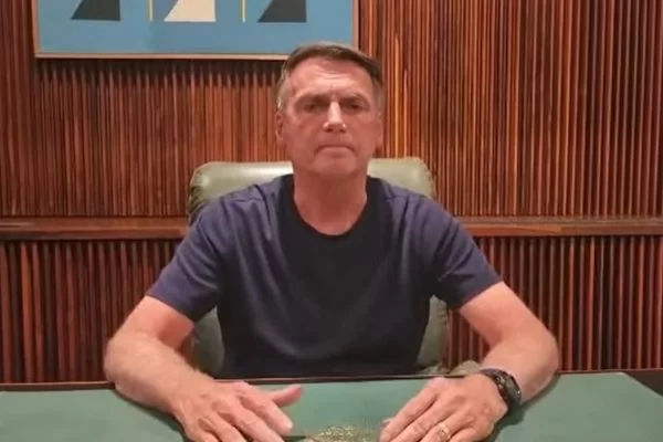 Vídeo: Bolsonaro faz apelo para que manifestantes desobstruam rodovias 