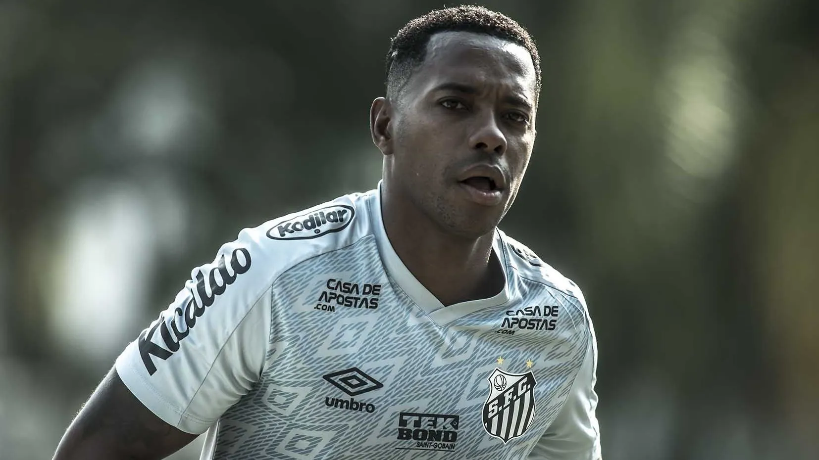 Justiça brasileira nega extradição de Robinho, condenado por estupro na Itália