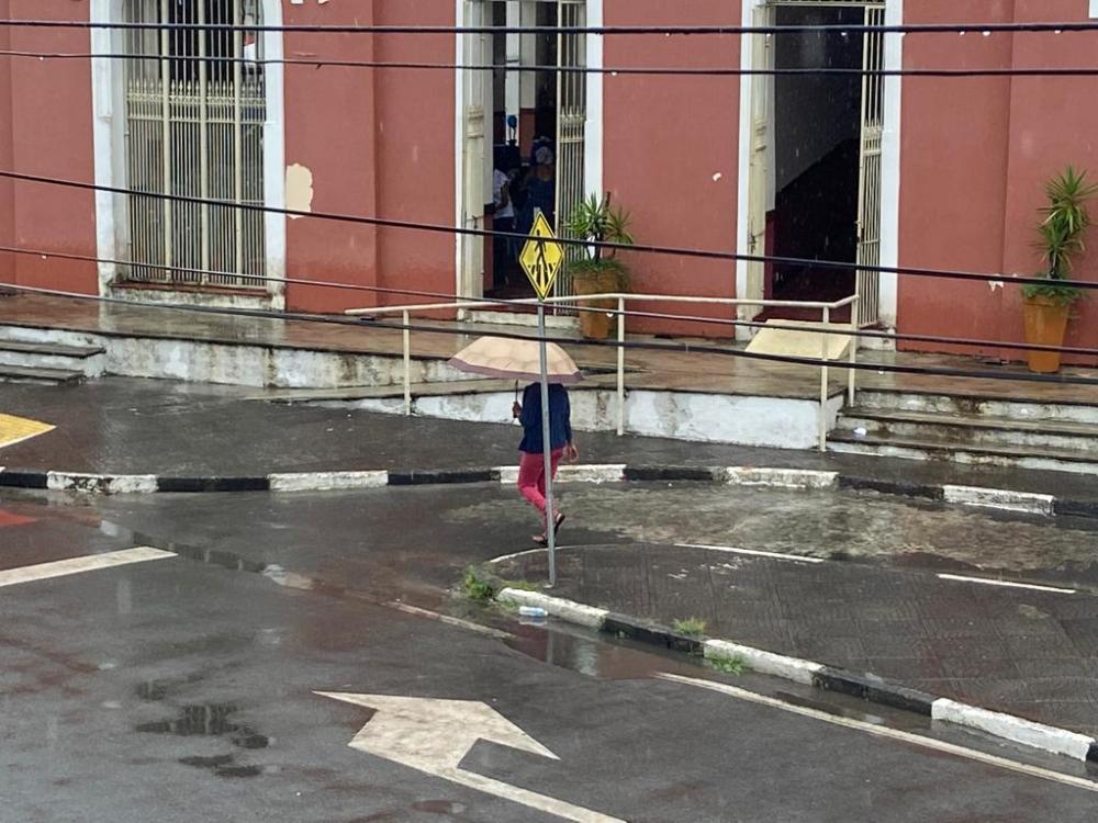 Frente fria avança e previsão é de chuva no final de semana em Mata de São João