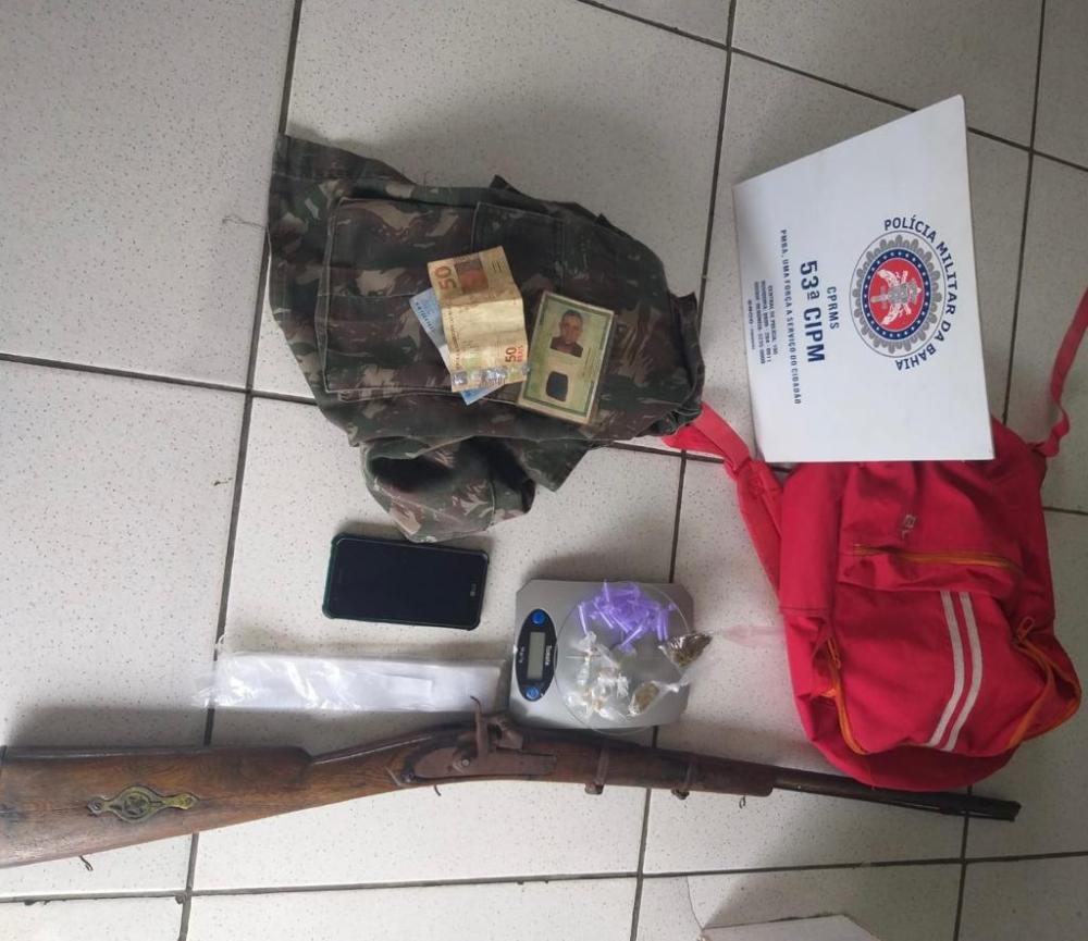 Homem é preso acusado de tráfico de drogas em Barro Branco 