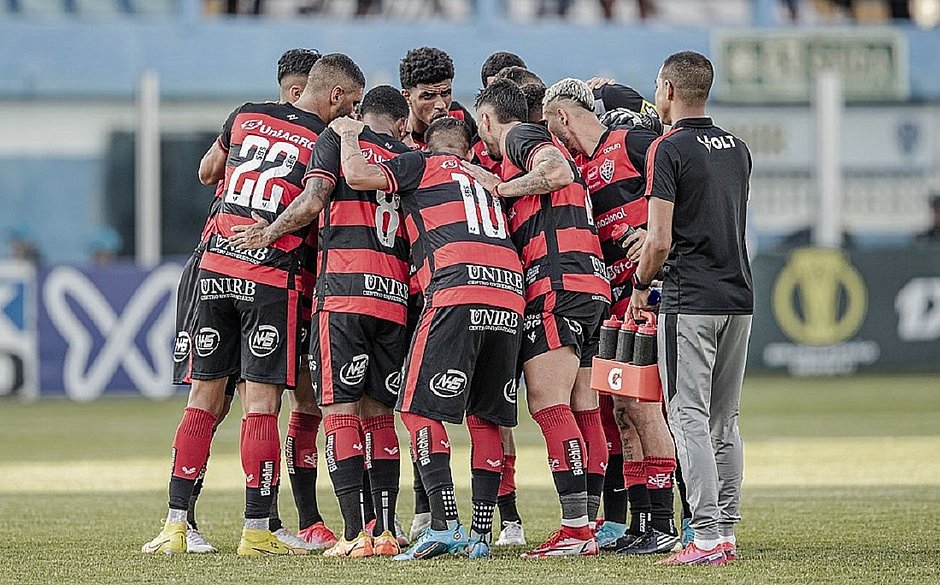 Vitória amplia contrato de dois destaques da temporada 2022