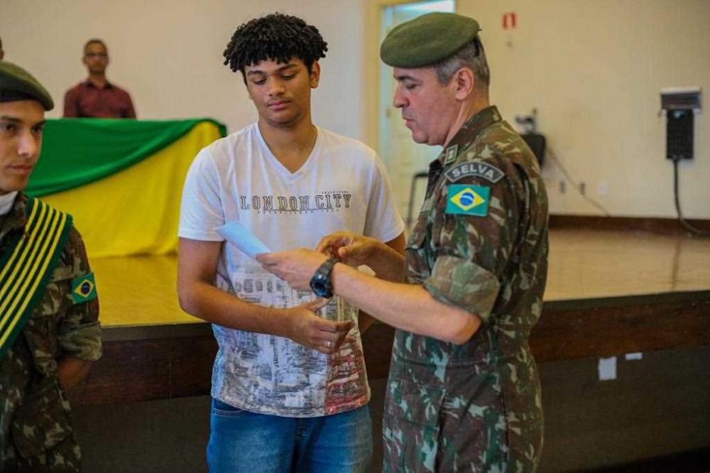Jovens de Mata de São João fizeram alistamento nessa segunda