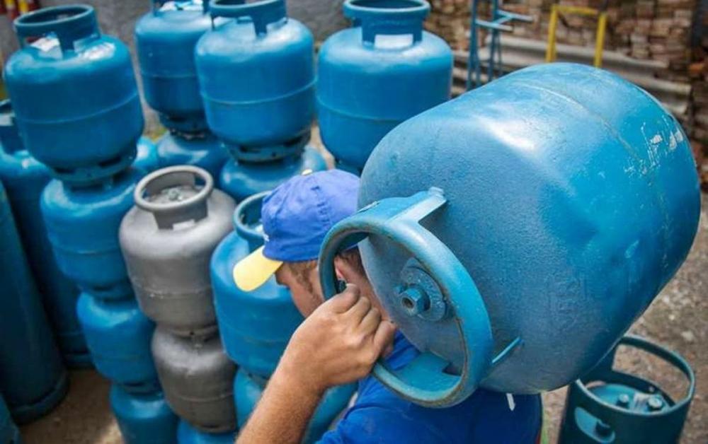 Crise de desabastecimento fecha quase metade das revendedoras de gás da Bahia