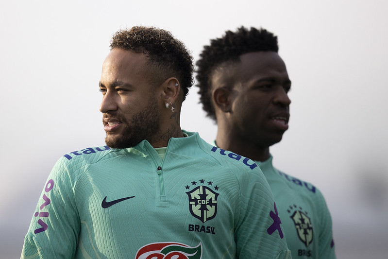 Com Neymar, Seleção Brasileira continua preparação para estreia na Copa