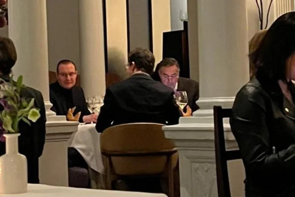 VÍDEO: Ministro Barroso é visto jantando com advogado de Lula, Cristiano Zanin, em Nova York