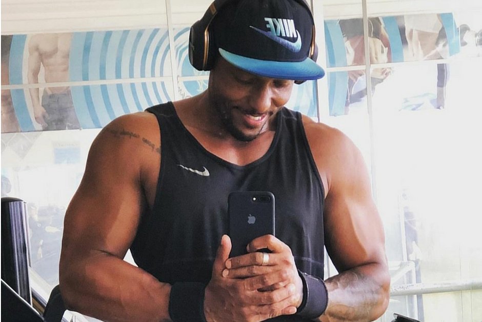 Personal trainer é morto a tiros na porta de casa em Fazenda Grande 