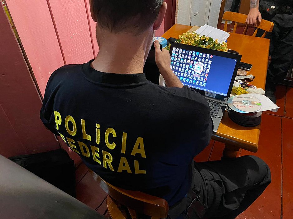 PF cumpre mandados contra autores de imagens de pornografia infantil na Bahia