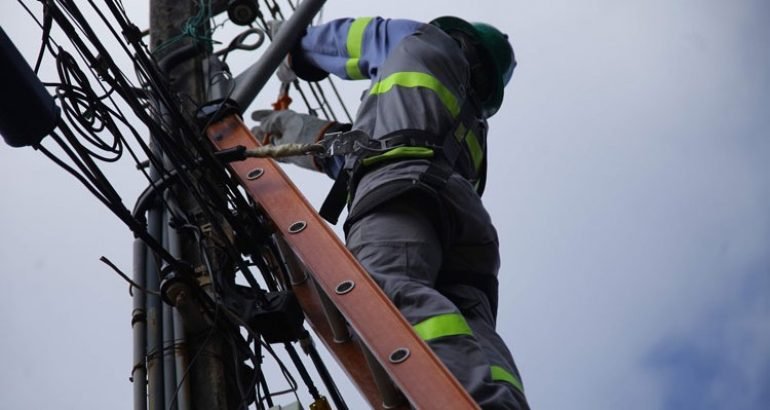 Coelba realiza desligamento de energia em Mata de São João nesta sexta