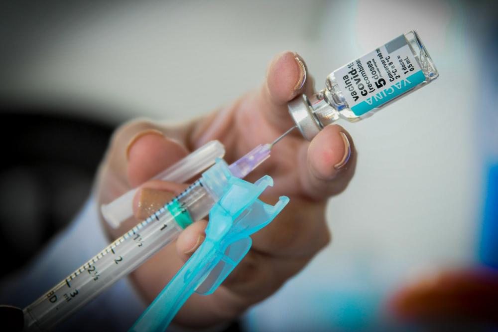 Sesab anuncia chegada de 348 mil doses de vacinas contra a Covid neste fim de semana