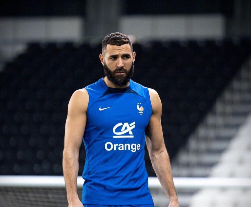 Benzema fala após corte da Copa do Mundo: “Preciso abrir mão” 