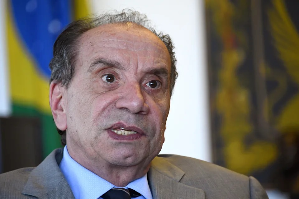 Aloysio Nunes lamenta que seu partido não queira colaborar com Lula