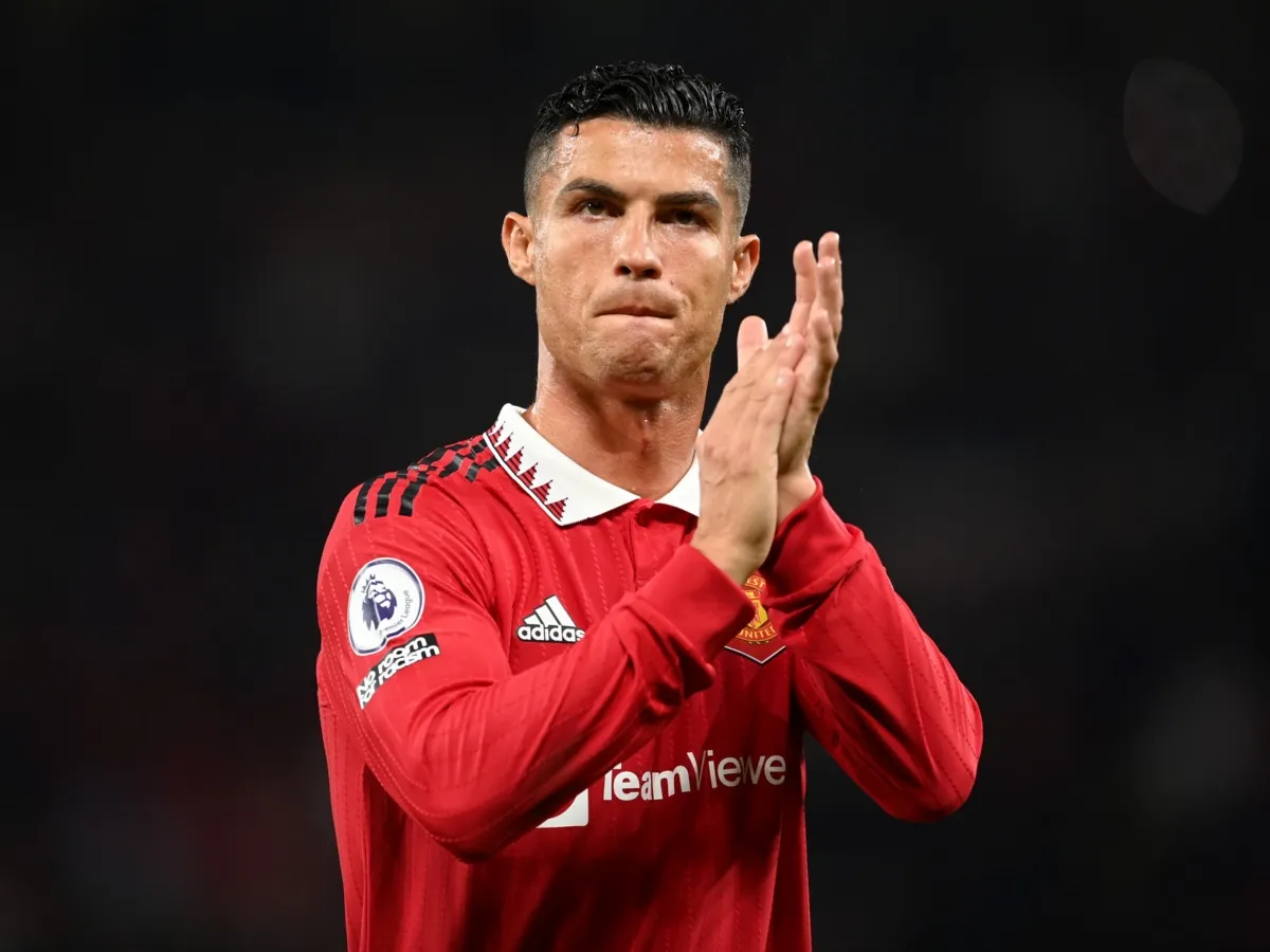 Às vésperas de estreia na Copa, Cristiano Ronaldo deixa Manchester United