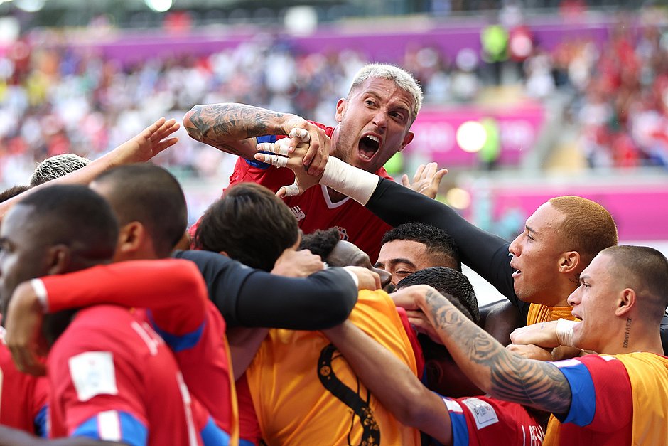 Costa Rica vence Japão por 1 a 0; destino do grupo E só será definido na terceira rodada