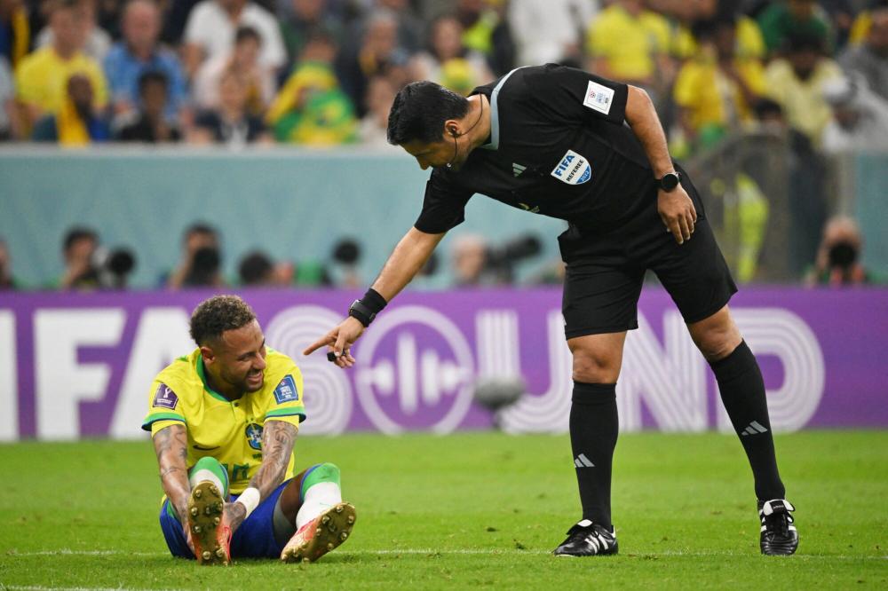 Neymar evolui em tratamento e seleção trata retorno como certeza