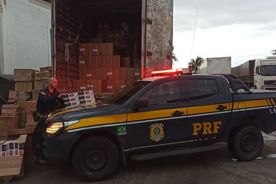 PRF apreende 526 mil maços de cigarro de origem clandestina na Bahia