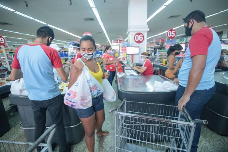Governo amplia obrigatoriedade de máscaras para shoppings, bancos e lotéricas