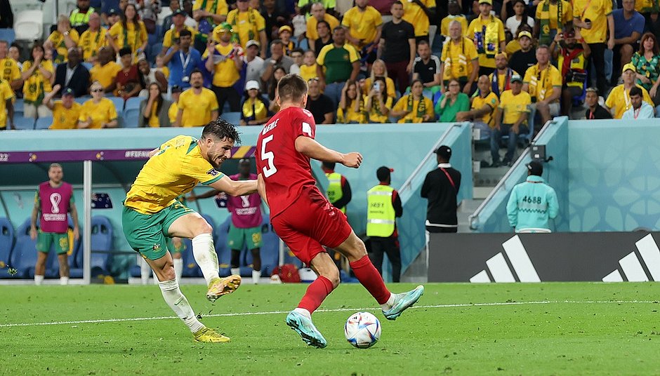 Austrália surpreende, vence a Dinamarca e vai às oitavas da Copa