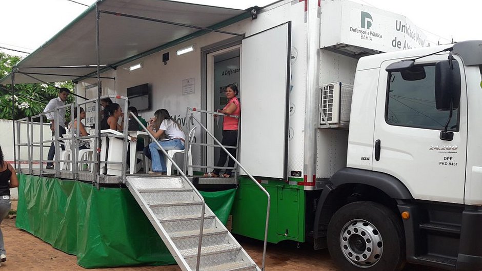 Unidade móvel da Defensoria Pública chega a Dias d’Ávila com serviços jurídicos gratuitos