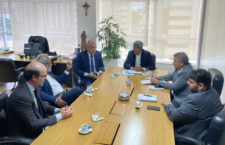 Jerônimo Rodrigues se reúne com presidente e membros do TCE