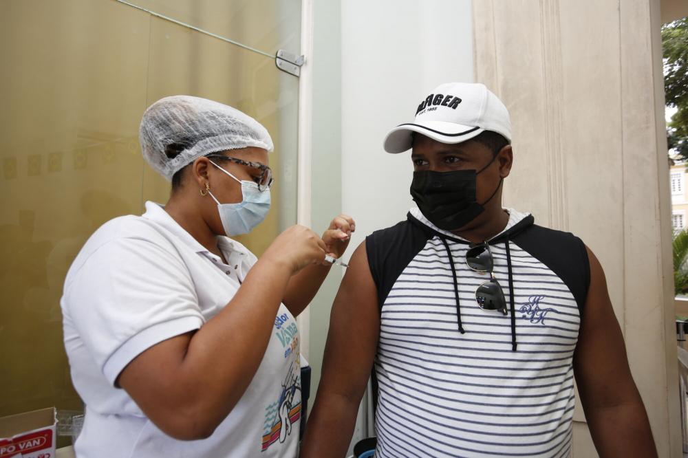 Procura por vacina contra a Covid-19 aumenta na Bahia