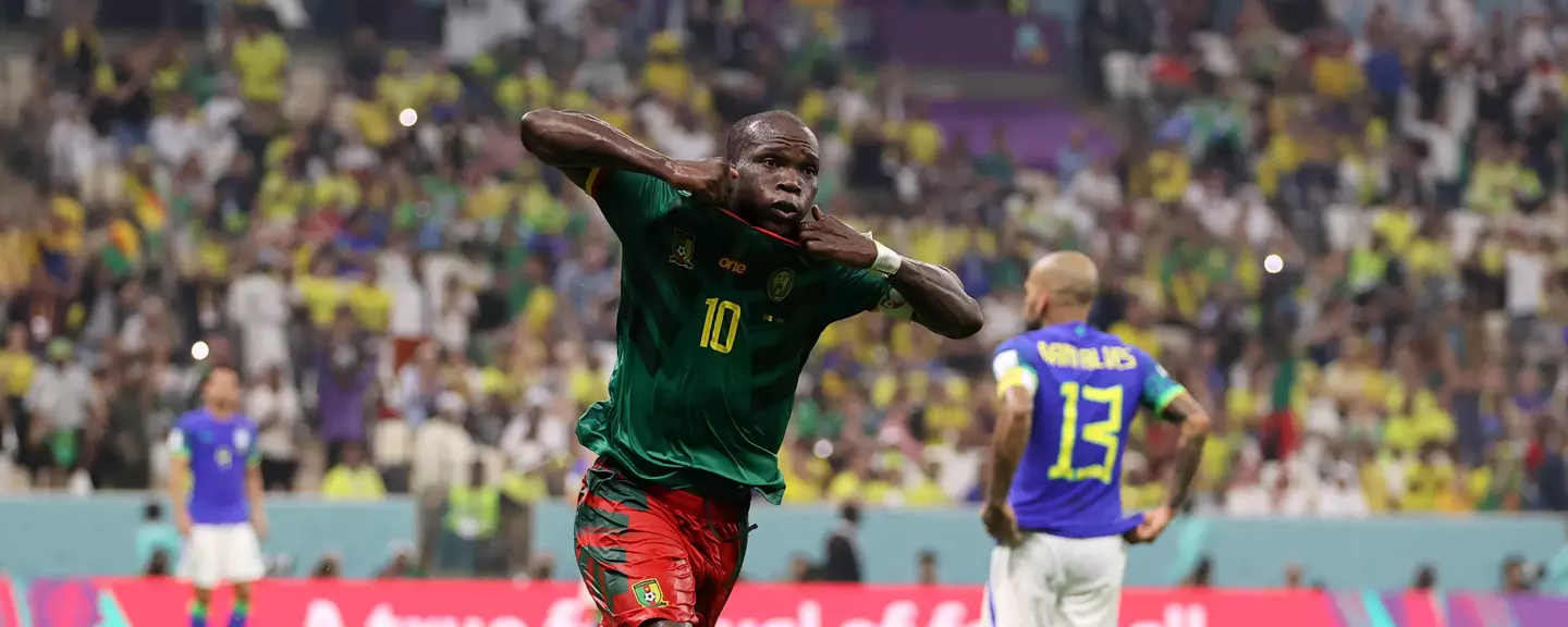 Brasil perde para Camarões com gol no fim, mas avança em primeiro no Grupo G