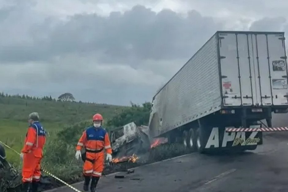 Quatro pessoas que iam para velório morrem em acidente no sudoeste baiano