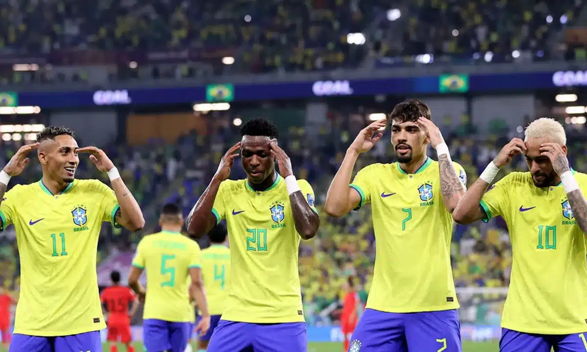 Jogadores rebatem crítica de ex-jogador do Manchester United por dancinha após gol: ‘Vamos continuar fazendo’