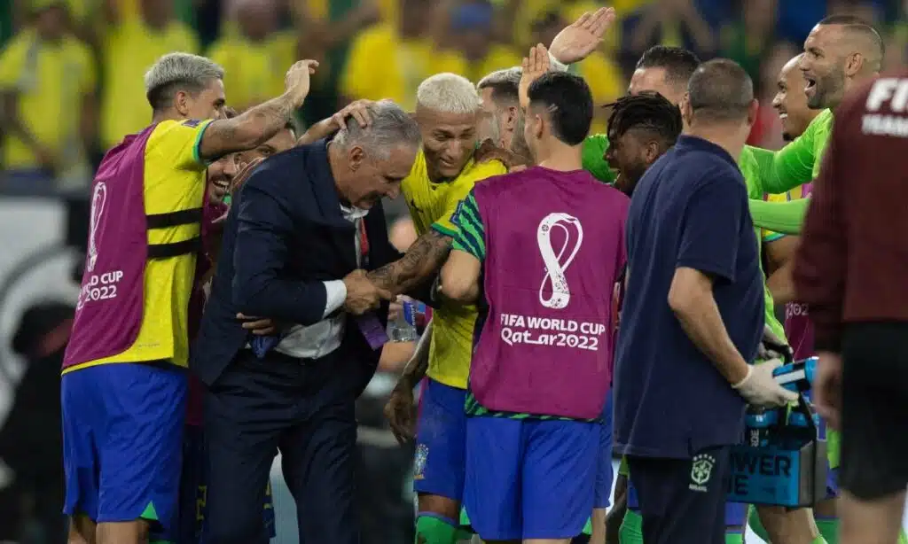 Tite vai repetir titulares pela primeira vez na Copa