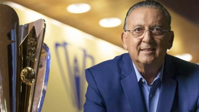 Emocionado, Galvão Bueno se despede das narrações da seleção brasileira na Copa