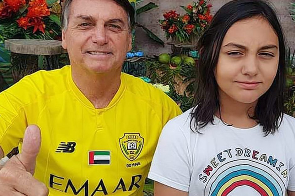 Laura Bolsonaro vai deixar Colégio Militar após sofrer bullying, diz coluna