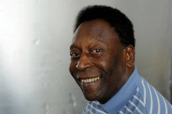 Pelé apresenta melhora, mas não tem previsão de alta, diz boletim