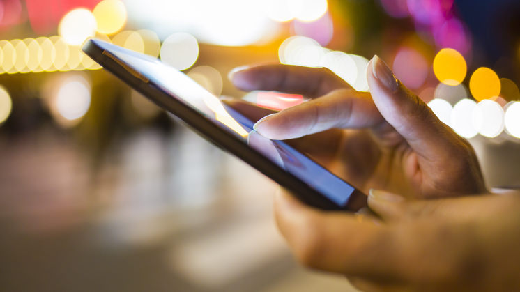 Tecnologia é motivo de discussão entre 80% dos casais, aponta pesquisa