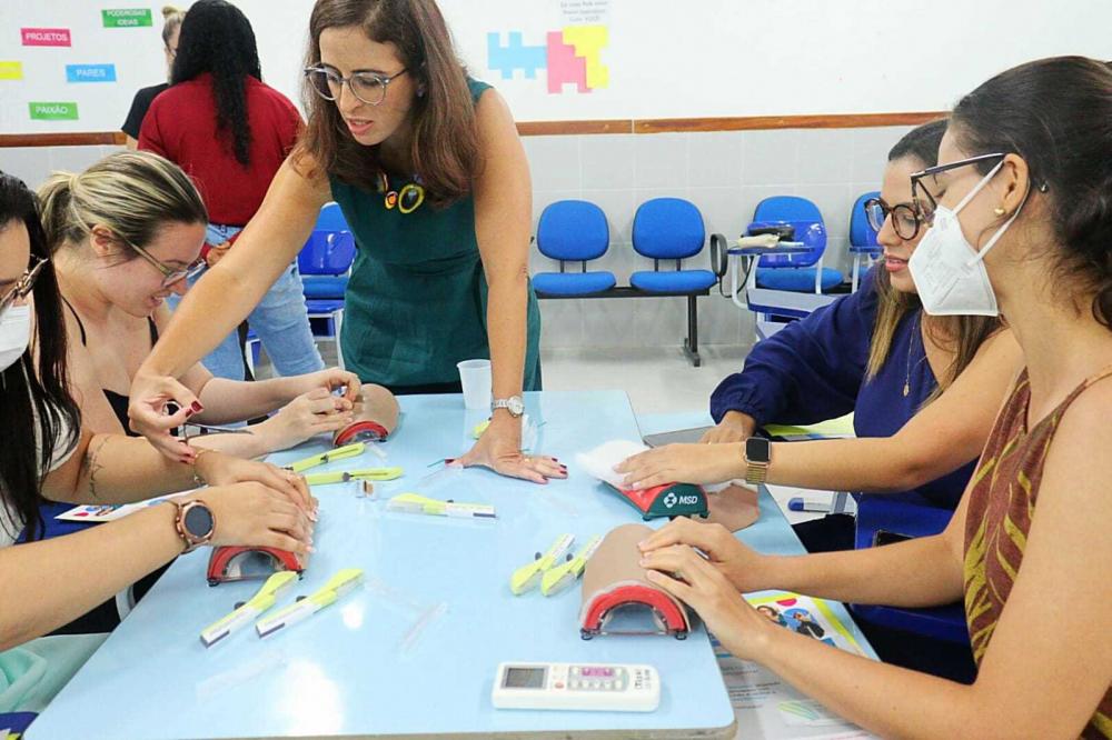Equipe médica é capacitada para implantar contraceptivos em mulheres de Mata de São João