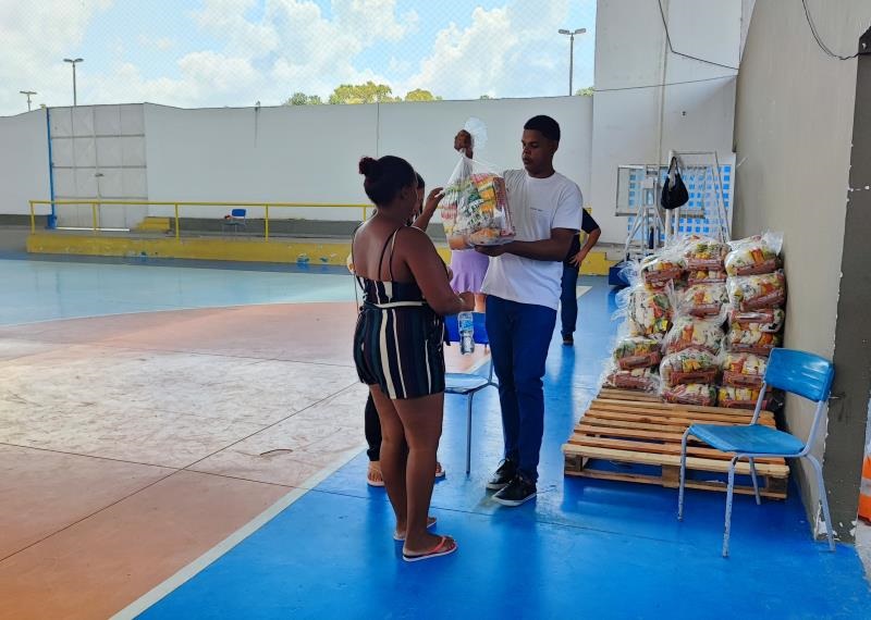 Prefeitura de Dias d’Ávila inicia a entrega de cestas básicas