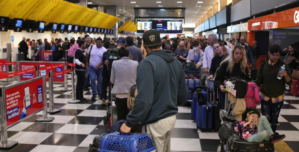 Sem avanço nas negociações, greve de pilotos e comissários entra no terceiro dia