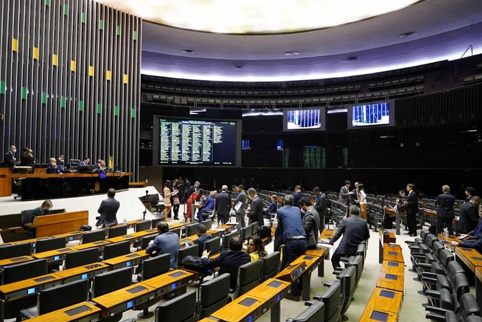 Câmara aprova texto-base da PEC da Transição em 2º turno com 331 votos a favor