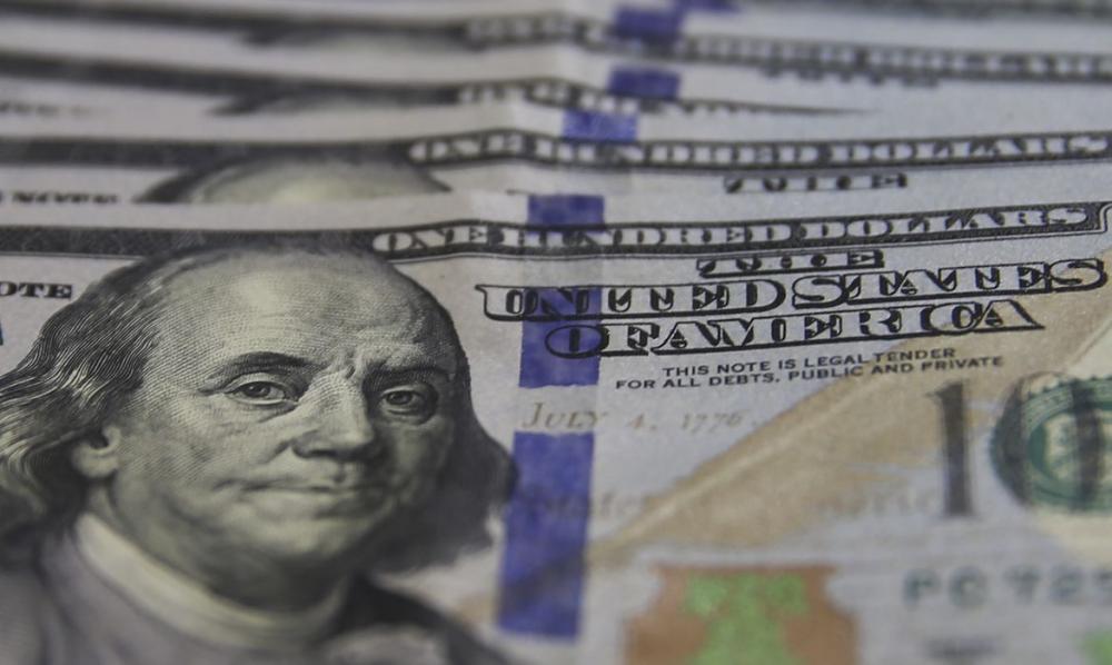 Dólar cai para R$ 5,18 em dia de anúncio de ministros do novo governo