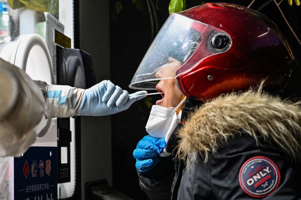 China confisca produtos farmacêuticos após aumento de casos de covid