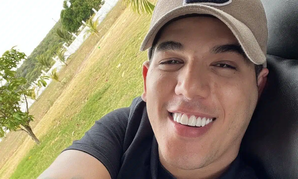 Avião em que Zé Vaqueiro viajava sofre pane e cantor cancela shows após susto