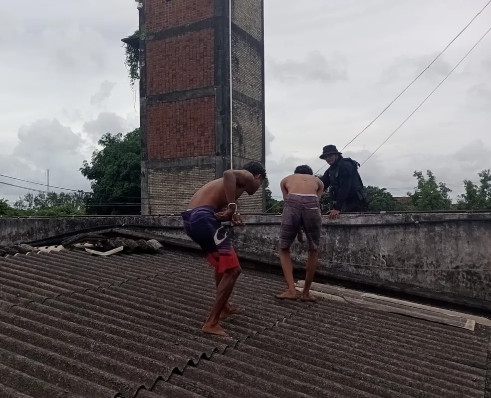 Detentos tentam fugir pelo telhado de penitenciária em Salvador