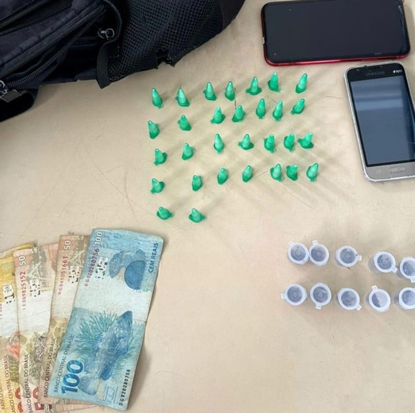 Homem é preso com drogas no bairro Santa Terezinha
