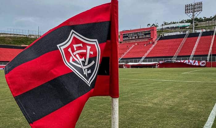 Vitória confirma atraso no pagamento de 13º dos funcionários