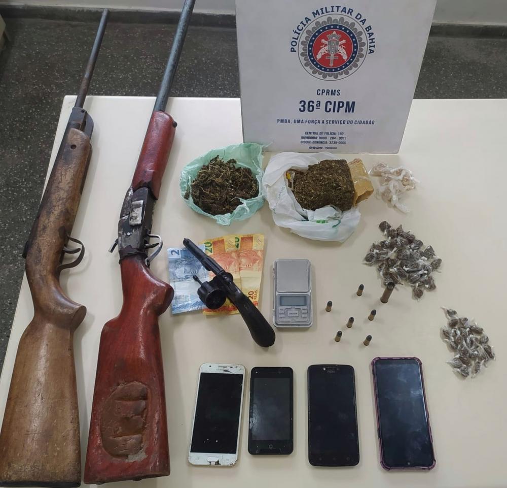 Três homens são presos em Dias d’Ávila; armas e drogas são apreendidas