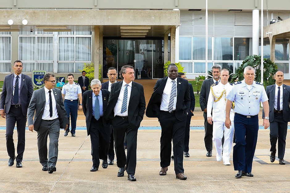Governo autoriza Bolsonaro a levar 5 assessores de apoio e segurança aos EUA