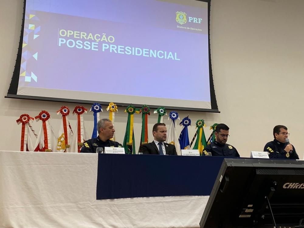 Com 12,8 mil policiais, PRF faz “verificação minuciosa” para posse de Lula
