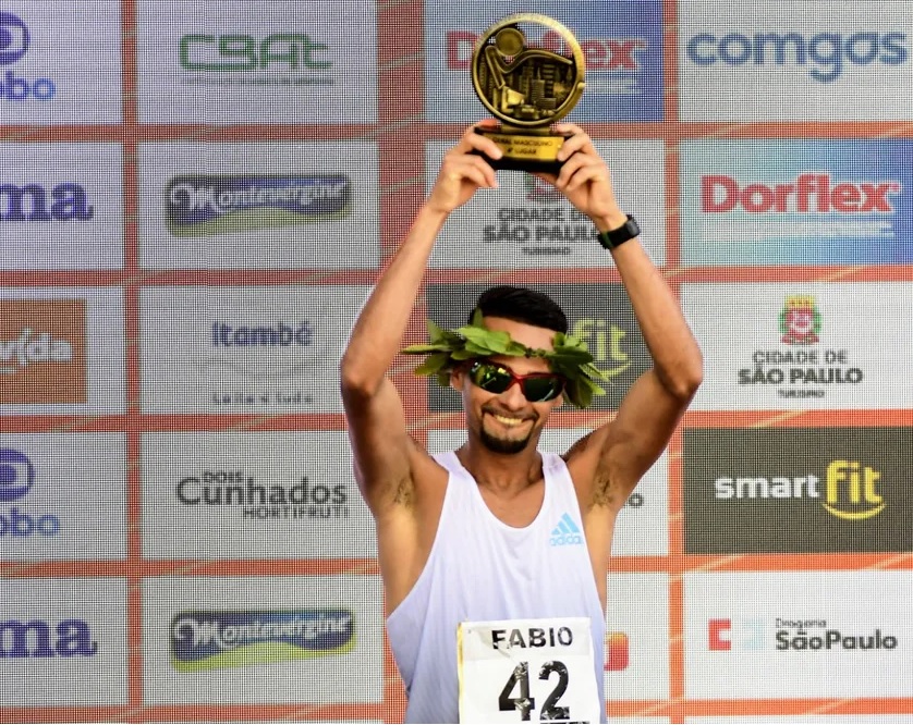 Atleta e coletor de lixo, baiano foi o melhor brasileiro na São Silvestre; saiba mais