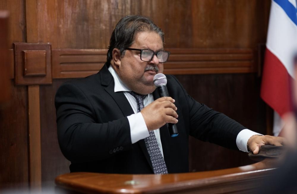 Junior do Requeijão é empossado na presidência da Câmara de Dias d'Ávila